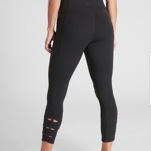 Athleta Salutation Stash Pocket Cinch 7/8, Small